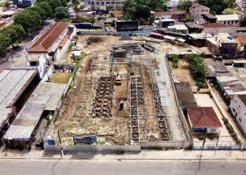 Obra da nova Feira do Bem em Bertioga ganha forma com estrutura metálica e outros serviços