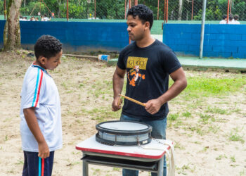Alunos da rede municipal de Bertioga recebem aulas de musicalização infantil
