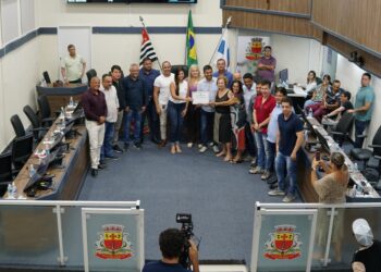 Moção que congratula com a Associação de Combate ao Câncer de Caraguatatuba é aprovada na Câmara Municipal