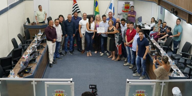 Moção que congratula com a Associação de Combate ao Câncer de Caraguatatuba é aprovada na Câmara Municipal