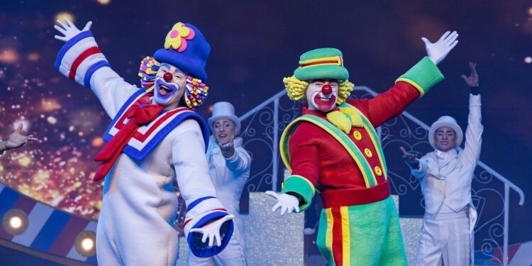 Patati e Patatá apresentam show no Serramar Shopping com o Big Brothers Cirkus