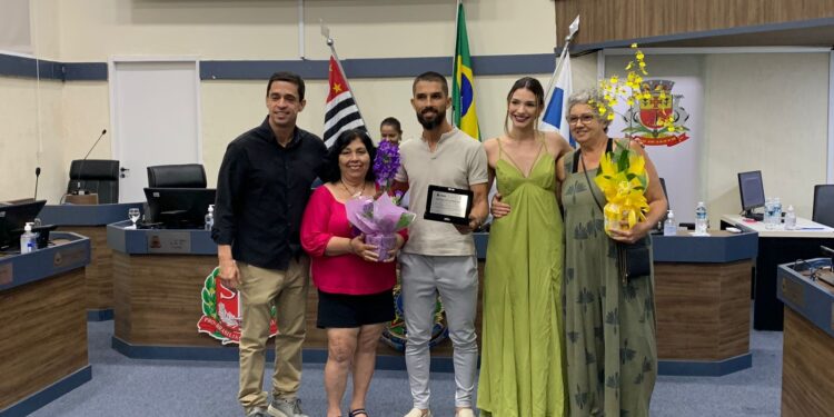 Rodrigo de Almeida Barros recebe honraria de Mérito Esportivo da Câmara Municipal