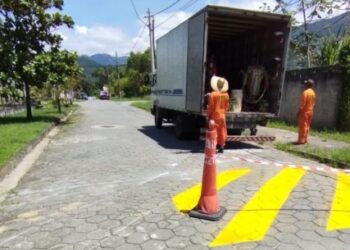Prefeitura de Caraguatatuba instala e recupera 92 pontos de sinalização de trânsito em fevereiro
