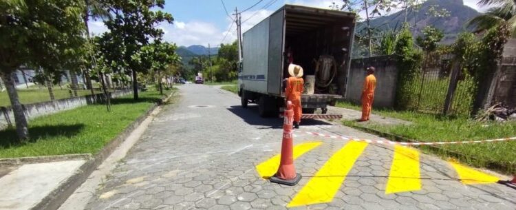 Prefeitura de Caraguatatuba instala e recupera 92 pontos de sinalização de trânsito em fevereiro