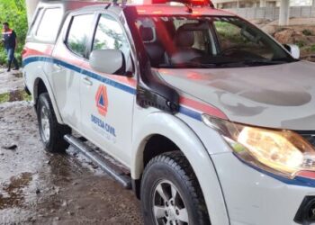 Chuvas de cabeceira provocam estragos, transbordam rios e destróem uma ponte em Caraguatatuba