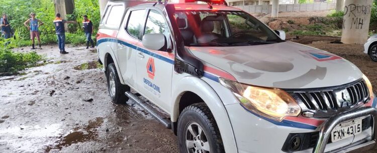 Chuvas de cabeceira provocam estragos, transbordam rios e destróem uma ponte em Caraguatatuba