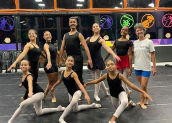 Bailarinos de Bertioga se preparam para bilhar em renomado festival de dança em SP