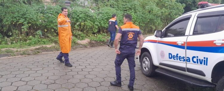 Caraguatatuba recebe visita de integrantes da Defesa Civil do Estado após chuvas de cabeceira