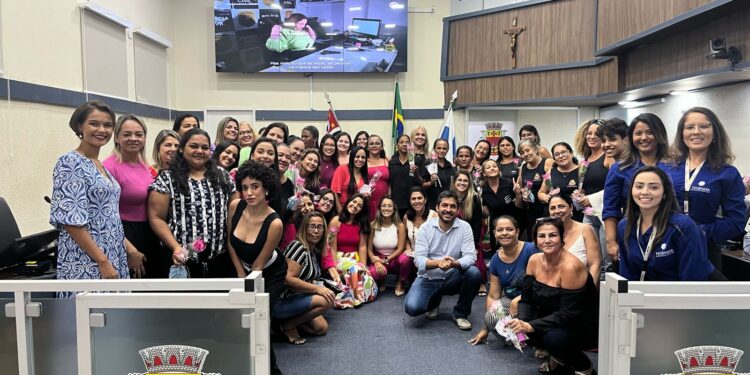 Câmara Municipal presta homenagem a servidoras públicas no Dia Internacional da Mulher