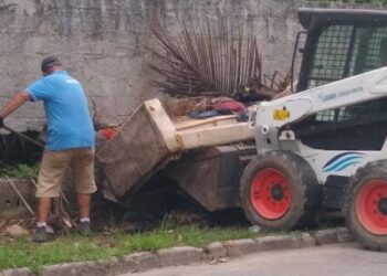 Serviços de roçada, varrição e operação Bota-fora chegam a vários bairros nessa sexta-feira