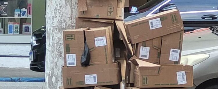 Prefeitura de Caraguatatuba notifica comerciantes por descarte irregular de materiais recicláveis