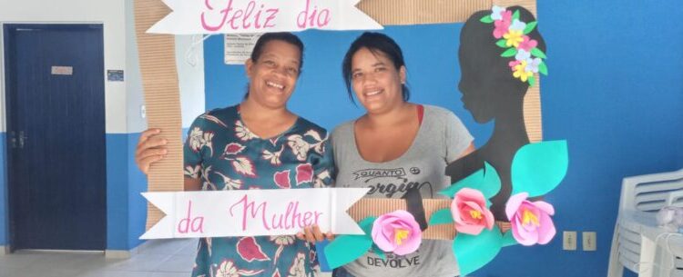 Mulheres do CRAS Massaguaçu se reúnem para encontros e oficinas de artesanato