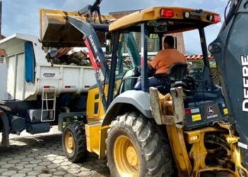 Prefeitura intensifica limpeza e Bota-fora nas ruas atingidas pela chuvas