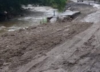 Prefeitura continua trabalho de limpeza e reconstrução de bairros após chuva de cabeceira