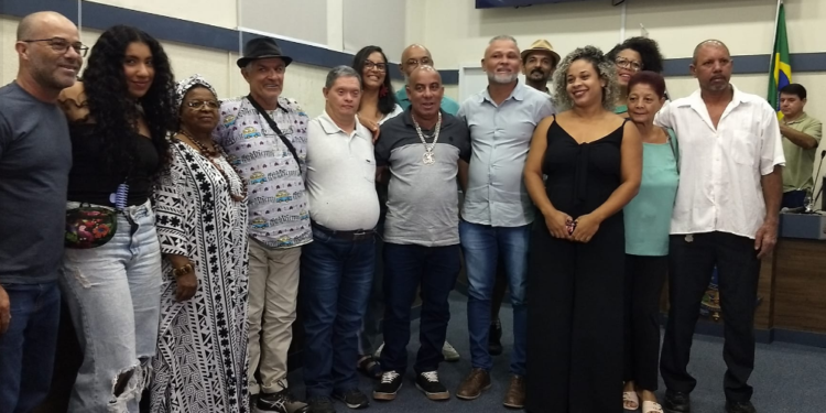Mestre Angolinha recebe título de mérito cultural por seu trabalho em prol da capoeira