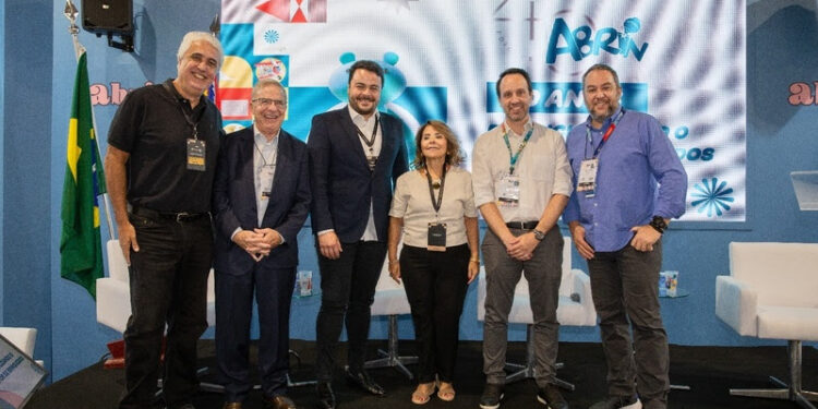 Feira Abrin recebe a cerimônia de promulgação da Lei de Tipologia e Classificação de Eventos