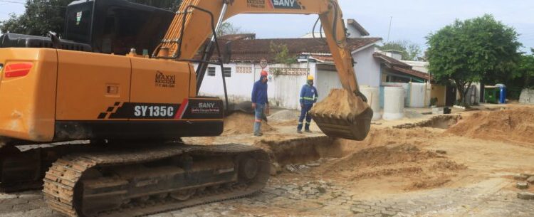 Prefeitura de Caraguatatuba inicia novas obras de drenagem na região central