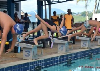 Prefeitura de Caraguatatuba suspende aulas na piscina grande do Cemug