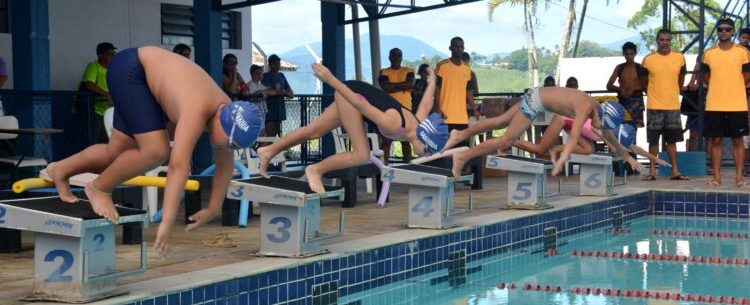 Prefeitura de Caraguatatuba suspende aulas na piscina grande do Cemug