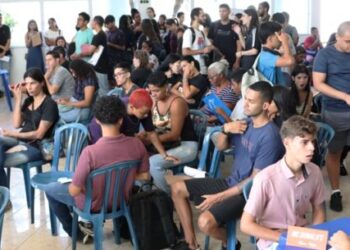 Mutirão do Primeiro Emprego supera expectativas e atende 600 candidatos