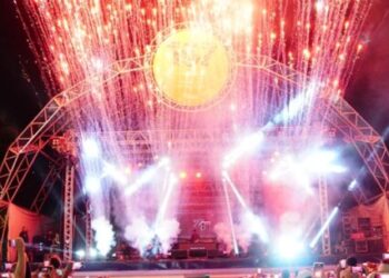 Diogo Nogueira e Zé Felipe levam 35 mil pessoas na Praça da Cultura durante comemoração do Aniversário da Cidade