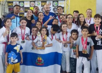 Equipe de Karatê de Caraguatatuba Conquista 38 Medalhas na Copa Caçapava