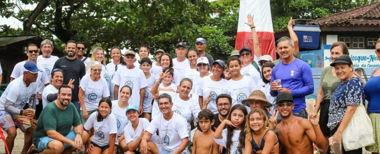 Mais de 500 kg de resíduos são recolhidos em ação de limpeza da Praia da Cocanha