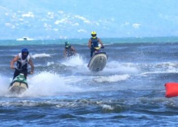 Campeonato de Moto Aquática agita Praia do Centro em Caraguatatuba