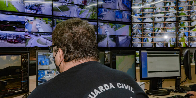 PM prende autores de roubo com auxílio de câmeras de segurança 