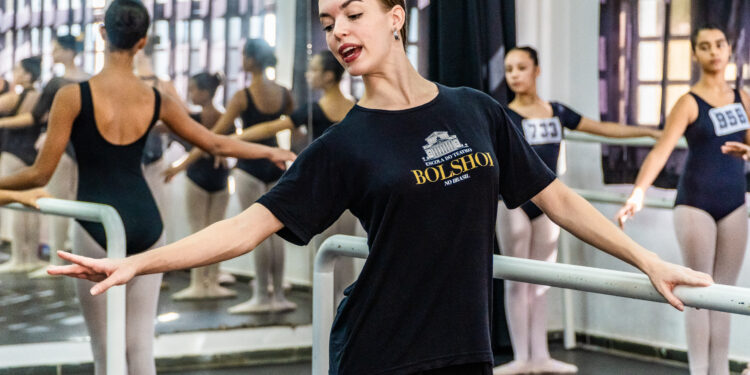 Bertioga realiza pré-seleção para bolsas de estudo integral na Escola Teatro Bolshoi Brasil; inscrições abertas