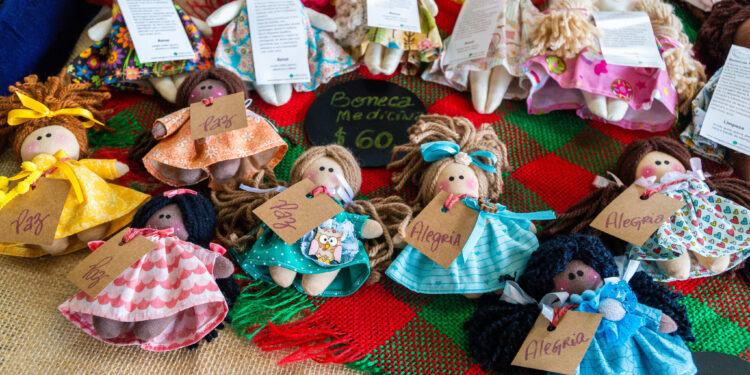 Feira de economia solidária traz arte e sustentabilidade