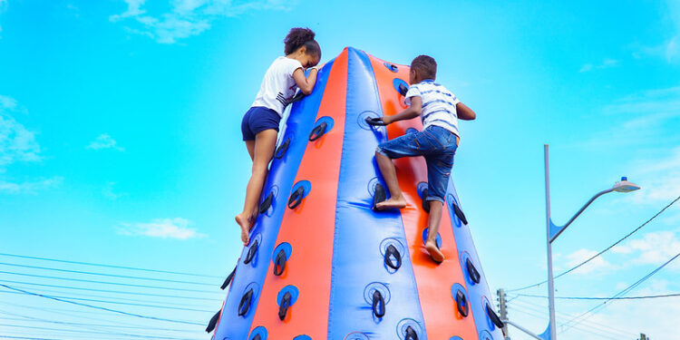 Ruas e Praças de Lazer desembarca em dois bairros