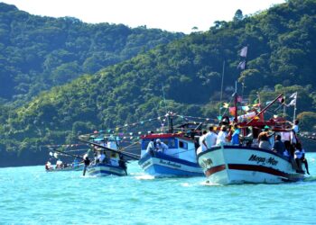 Cerimônia ‘Barcos ao Mar’ celebra a abertura da pesca do camarão