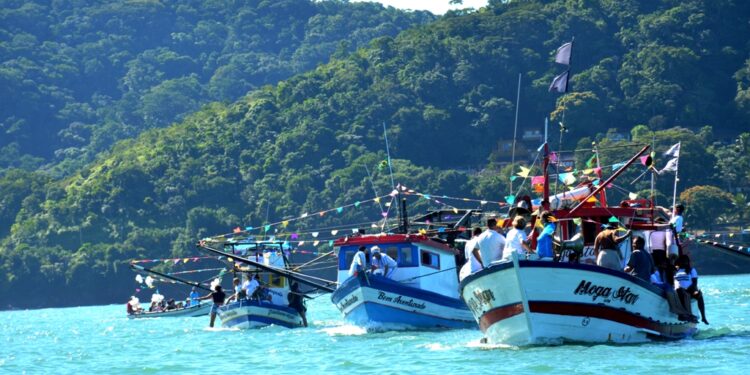 Cerimônia ‘Barcos ao Mar’ celebra a abertura da pesca do camarão