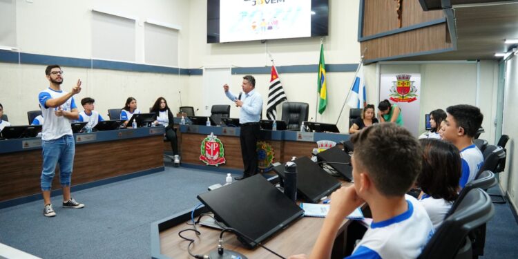 Câmara Jovem: Jovens vereadores participam de primeira reunião preparatória para solenidade de posse