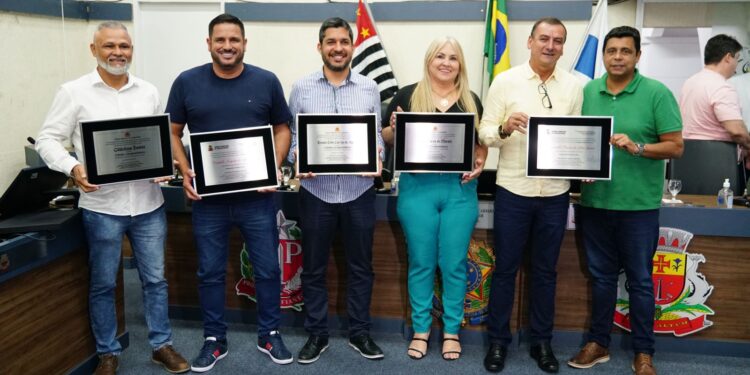 Câmara Municipal promove solenidade regimental de entrega de títulos aos vereadores