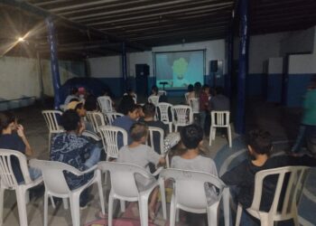 Claudia Canova e Espaço Hartāt convidam para a exposição “Entre as Cores: Da serra ao Mar”