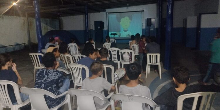 Claudia Canova e Espaço Hartāt convidam para a exposição “Entre as Cores: Da serra ao Mar”