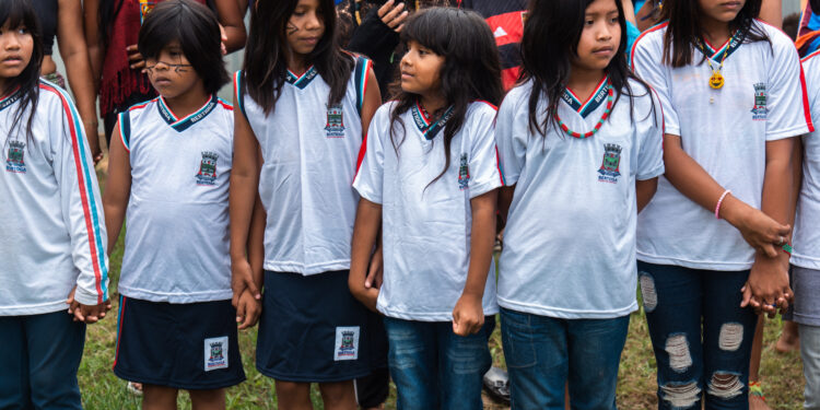 Ordem de serviço para construção de nova escola na Aldeia Rio Silveira é assinada