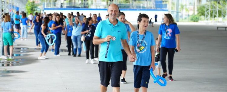 Caminhada do Dia Mundial de Conscientização sobre o Autismo reúne mais de 200 pessoas em Caraguatatuba