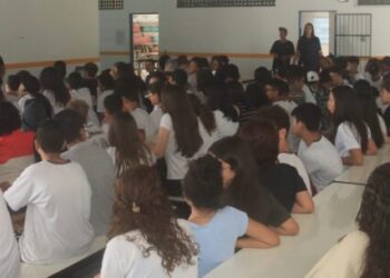 GCM de Caraguatatuba leva palestra antibullyng e sobre drogas em escola da região Norte