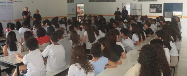 GCM de Caraguatatuba leva palestra antibullyng e sobre drogas em escola da região Norte