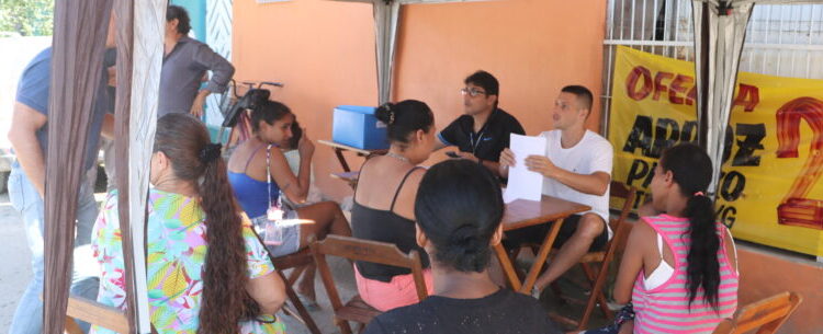 Prefeitura entrega guias de emplacamento para ligação de água no Núcleo Ribeirão