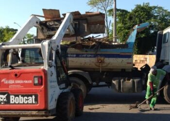 Serviços de limpeza, nivelamento de ruas e retirada de resíduos estão em diversos bairros de Caraguatatuba