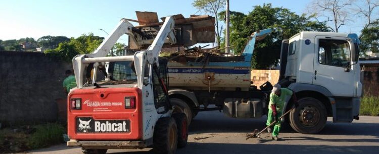 Serviços de limpeza, nivelamento de ruas e retirada de resíduos estão em diversos bairros de Caraguatatuba