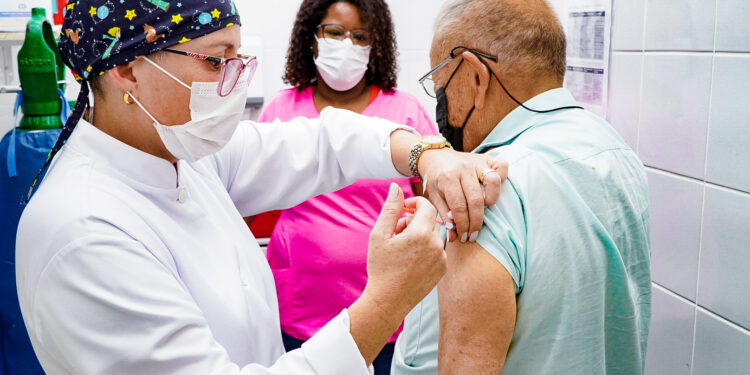 Bertioga realiza ‘Dia D’ de vacinação contra gripe neste sábado (13)