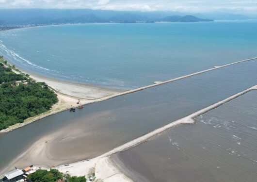 Enrocamento Juqueriquerê: construção de molhes entra na reta final