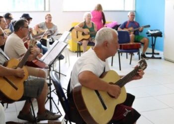 Turismo de SP lança guia com 70 destinos para viajantes 60+ e Caraguatatuba é destaque