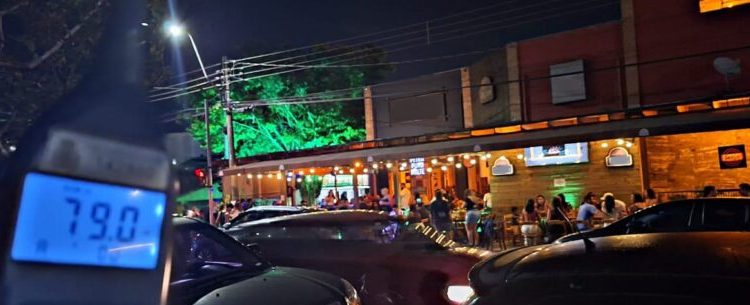 Prefeitura realiza fiscalização no final de semana e resulta em multas e advertências em Caraguatatuba