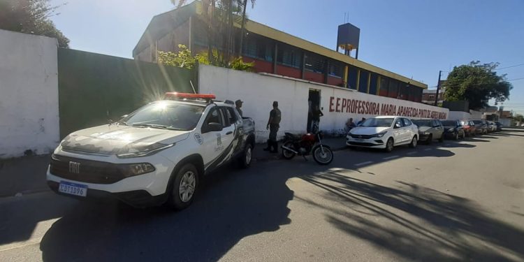 DOA resgata saruê em escola de Bertioga
